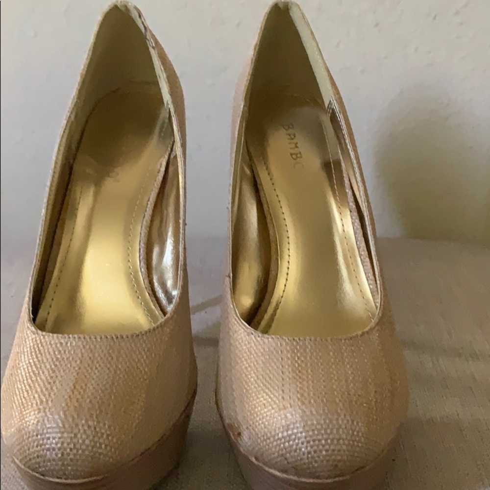 Tan heels - Picture 1 of 4